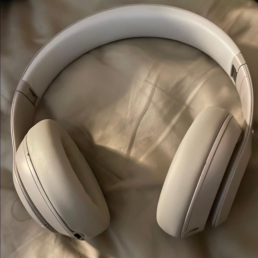 Beats Studio Pro Wireless Headphones - Sandstone